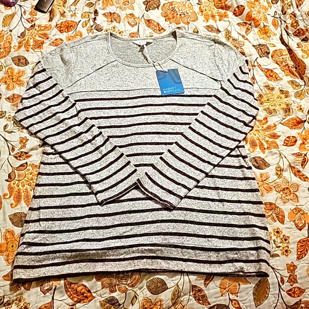 Market & Spruce Gloria Long Sleeve Hacci Button Detail Top